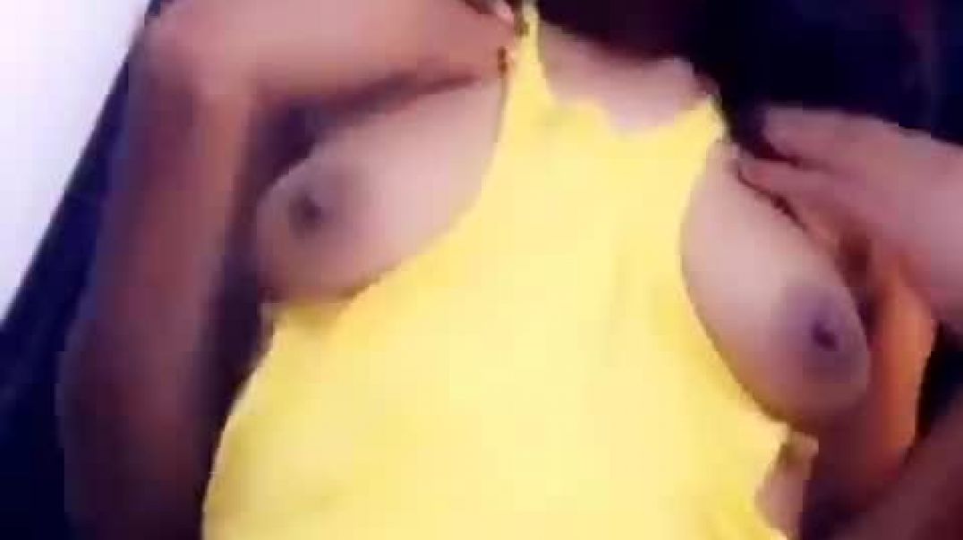 ⁣Yellow dress
