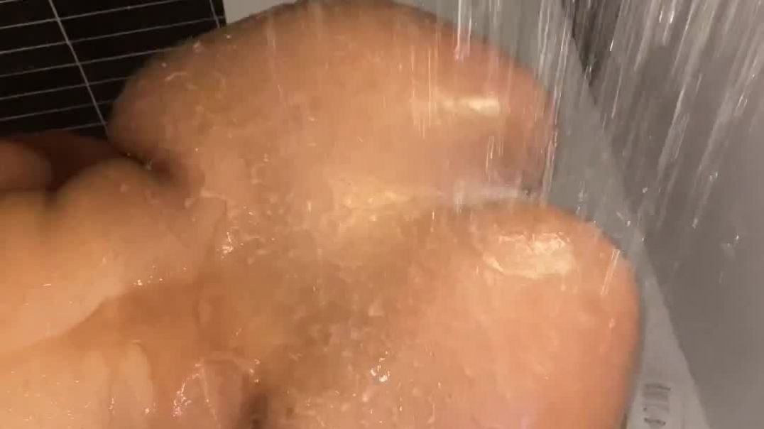 Naked shower twerk