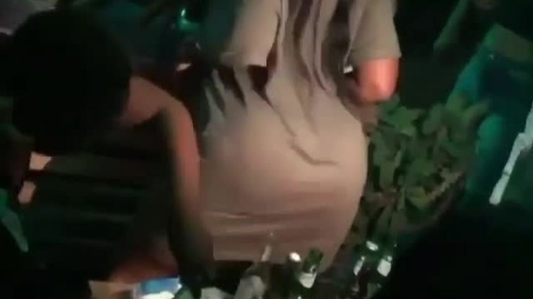 Shake that ass Girl at the pub