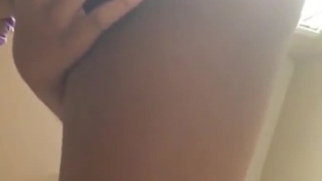 ⁣chubby black girl selfie masturbation