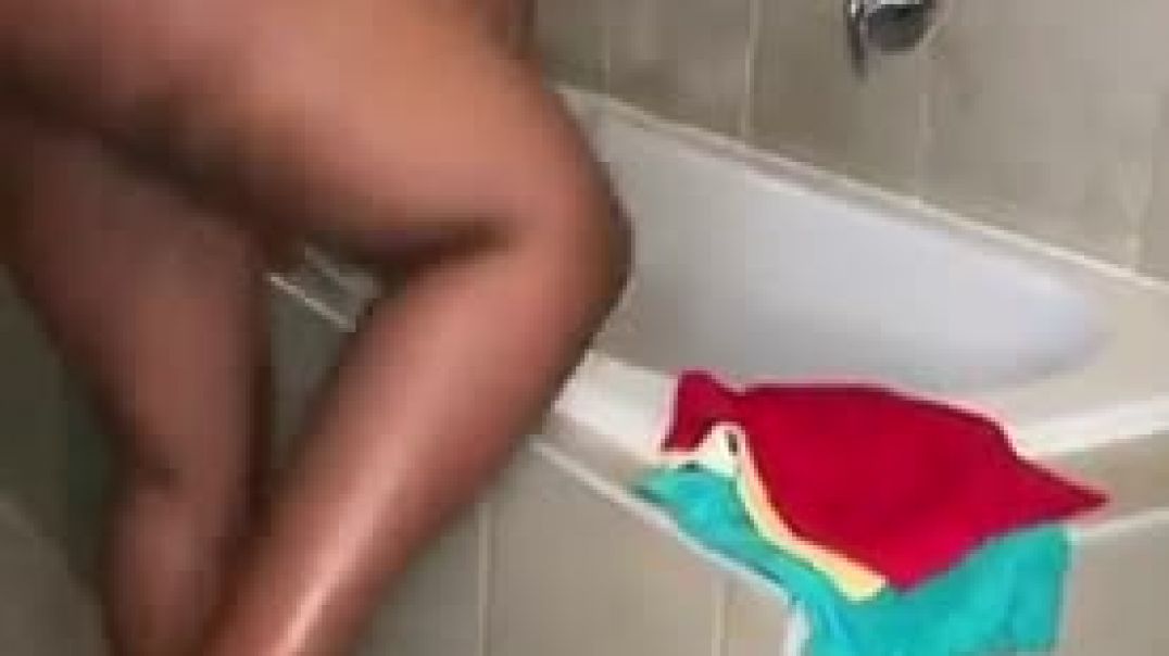 ⁣south african big booty milf in a bathtub