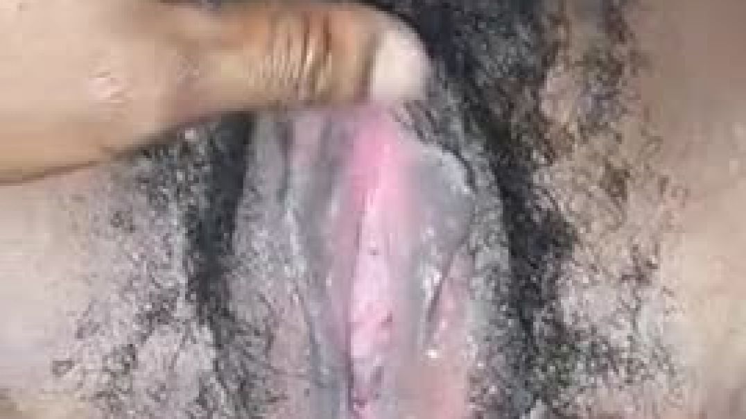 ⁣Closeup pussy squirting