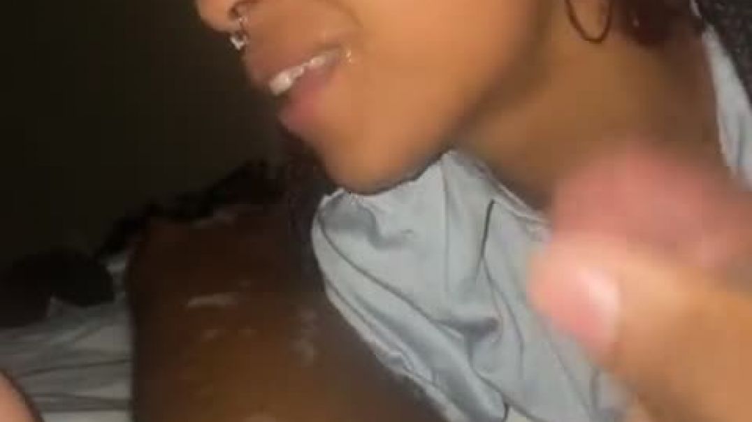 she is on the call with her bf and getting cumshot