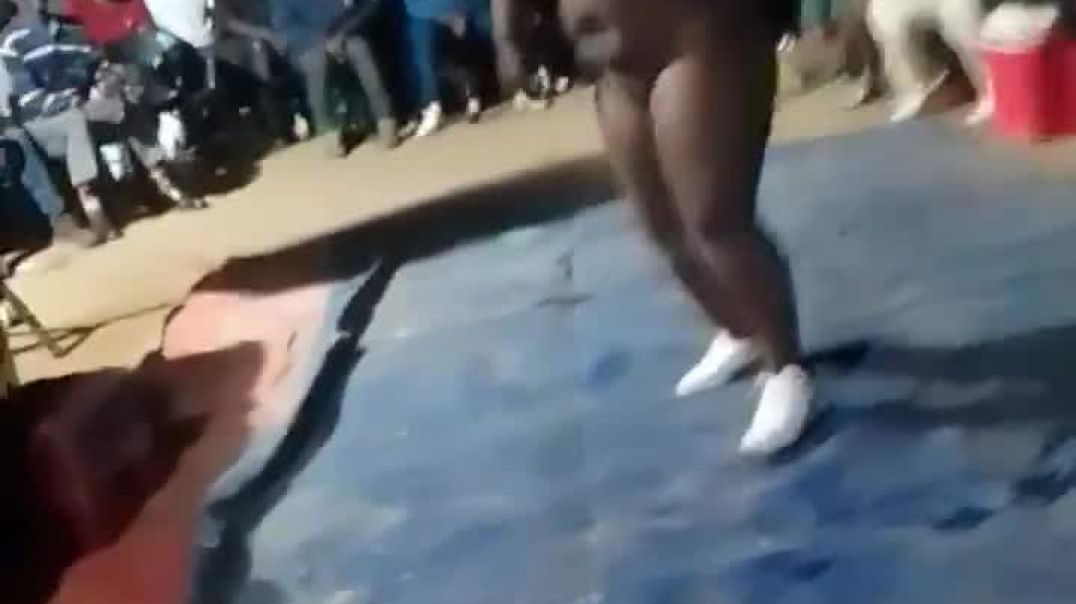 ⁣Bolobedu-Dancer-Lizzy-Maswanganye-dancing-naked