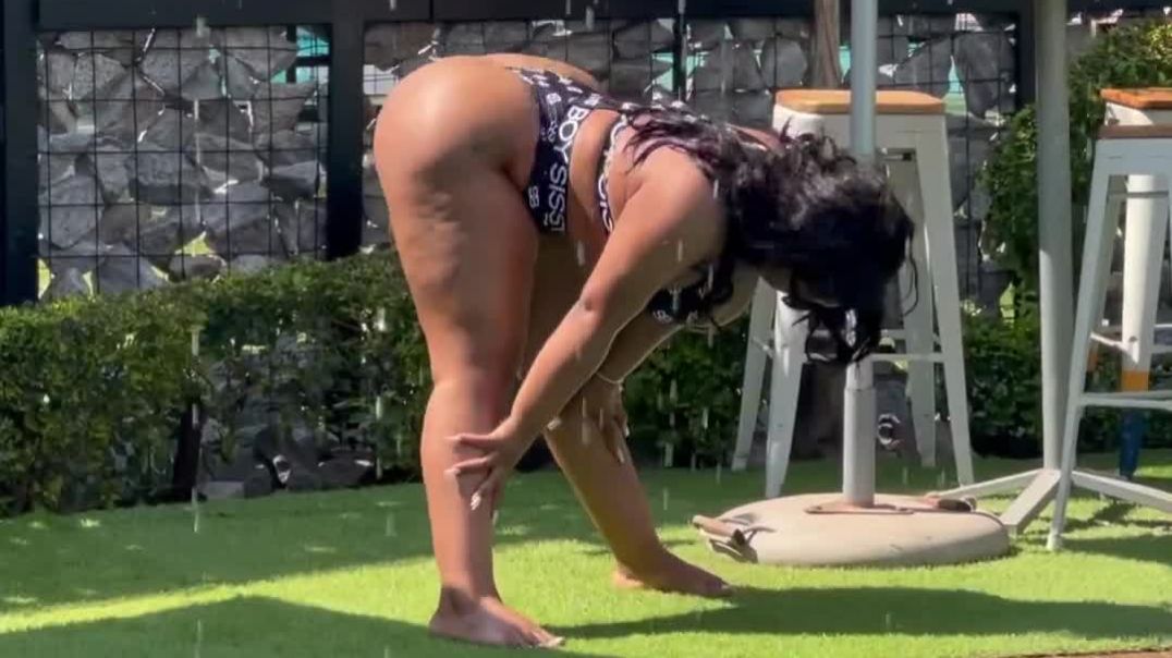 ⁣Cyan-Boujee-twerks