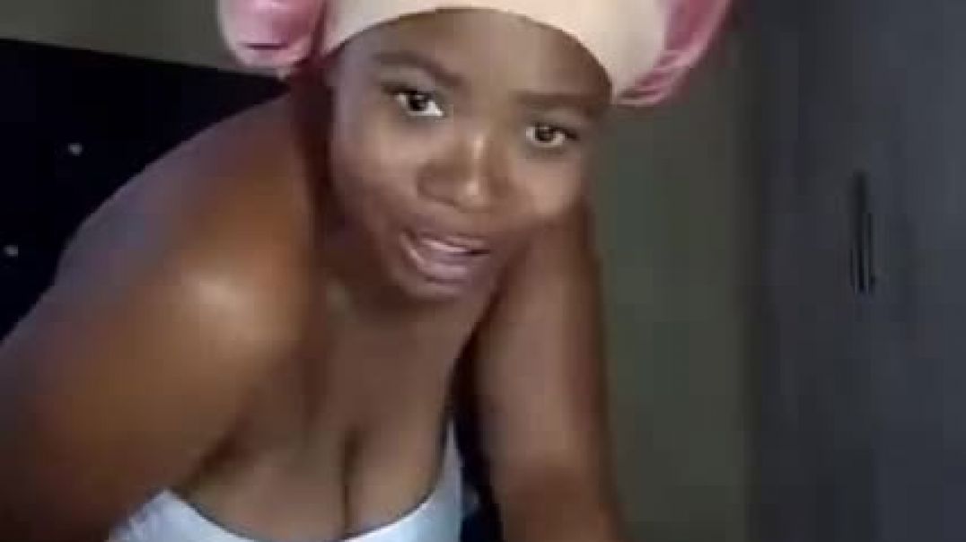⁣Horny lady