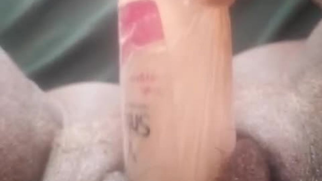 ⁣Horny hair pussy making rollon bottle disappear