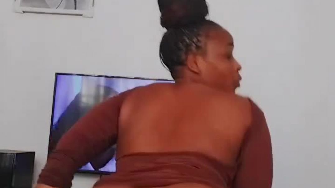 ⁣Brown  gal twerk p1