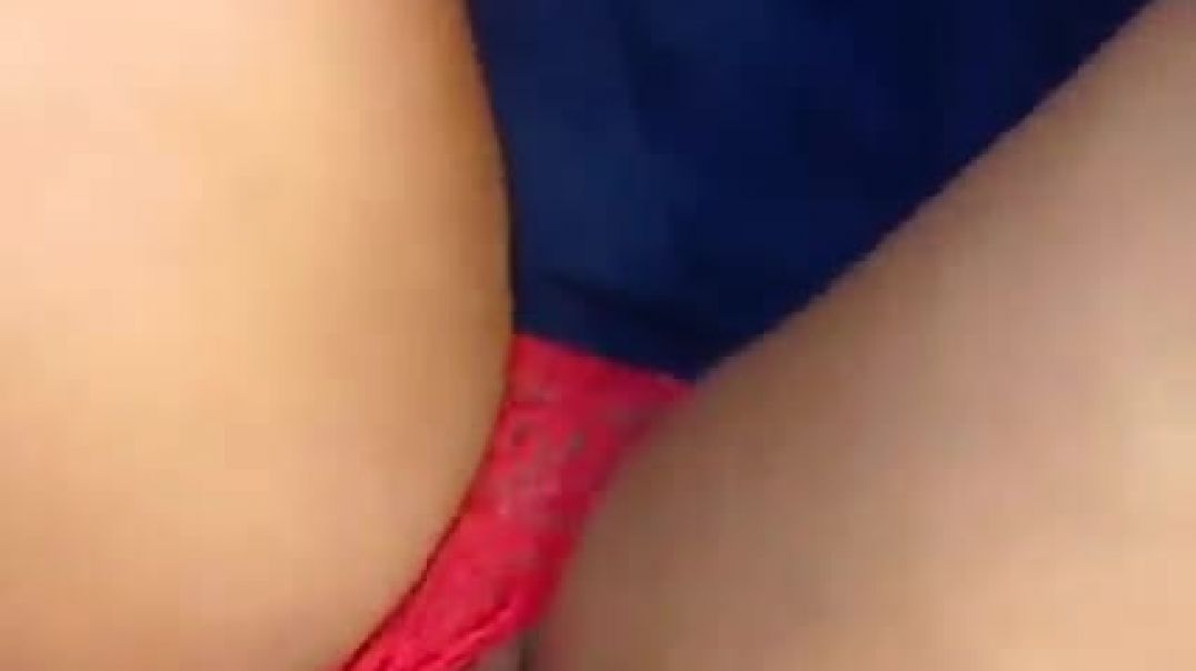 ⁣Side red panty