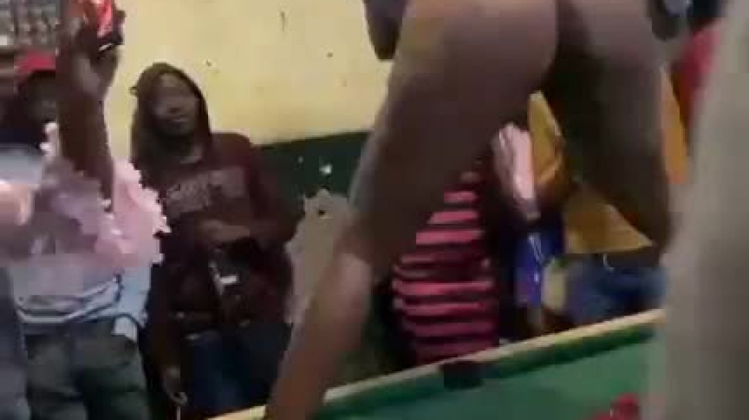 ⁣Mazingelele-Young-Zodwa-Plays-With-Her-Pussy-on-stage-pt-1
