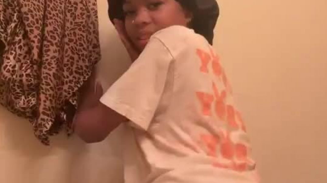 ⁣Bathroom Twerk