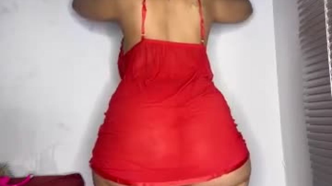 ⁣Sexy in red