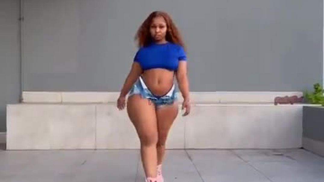 ⁣Tumi short jeans