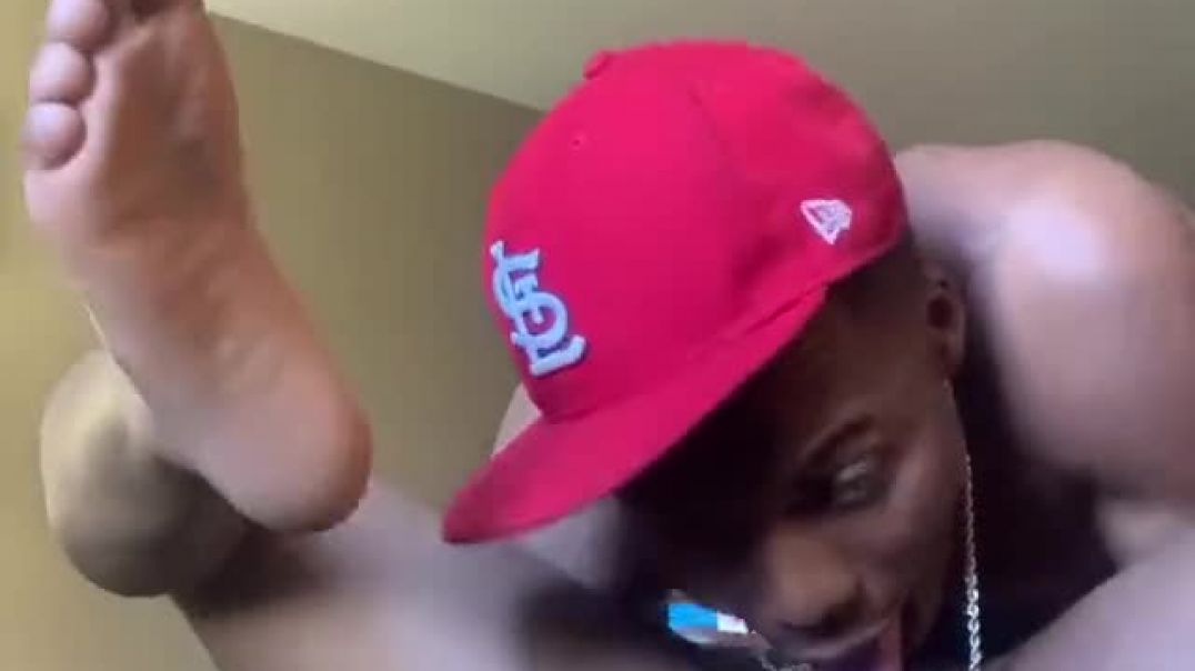 ⁣Boy licks pussy
