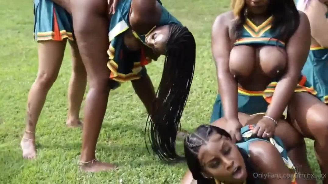 ⁣Cheerleaders get wild