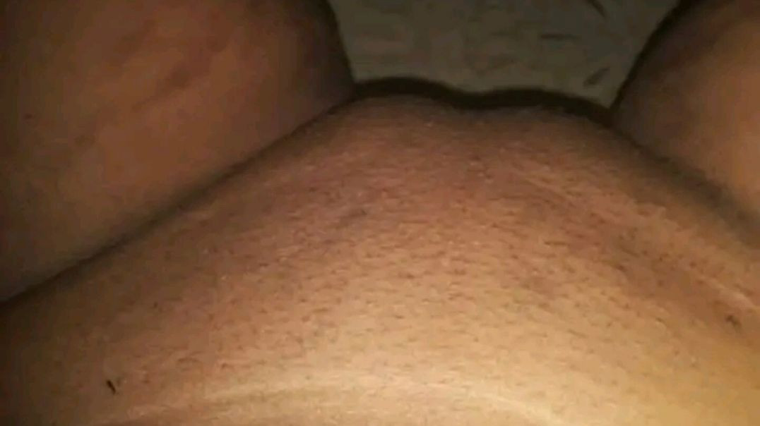⁣Spread wet fat pussy