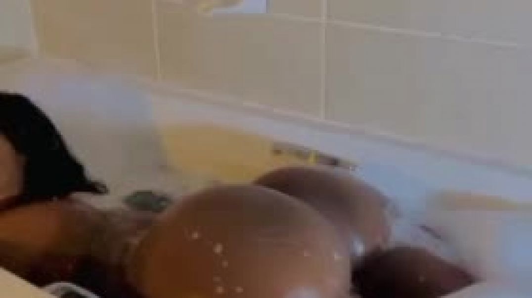 ⁣Round ass