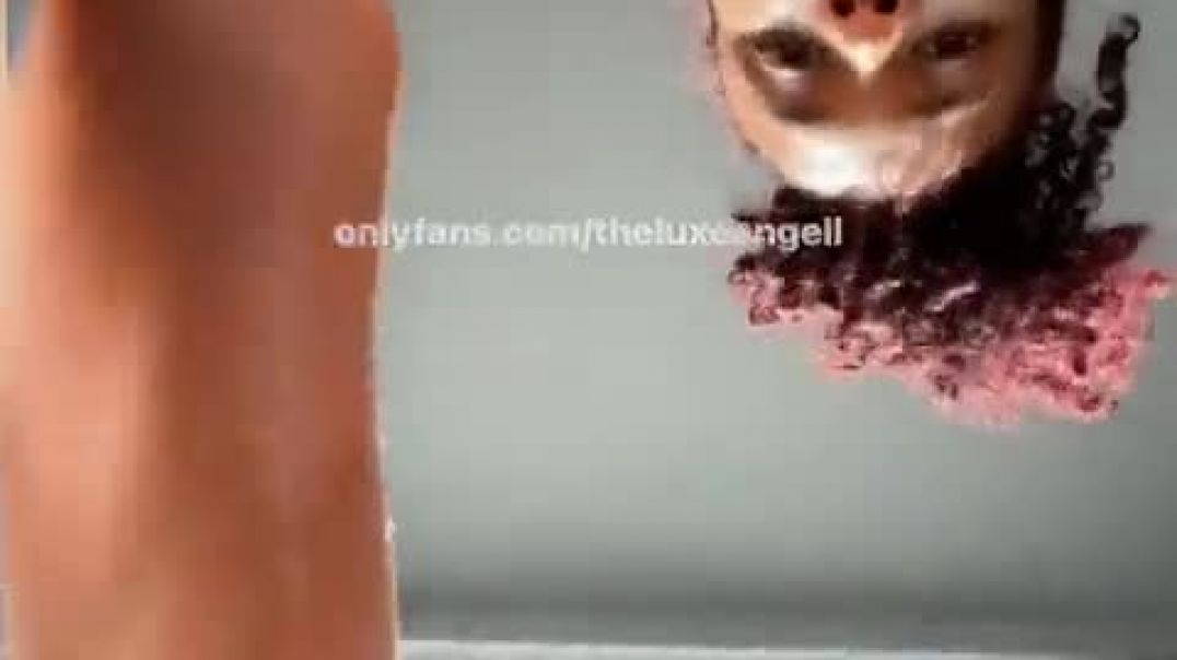 ⁣Horny-Magosha-from-Soweto-Plays-With-Fat-Meaty-Pussy
