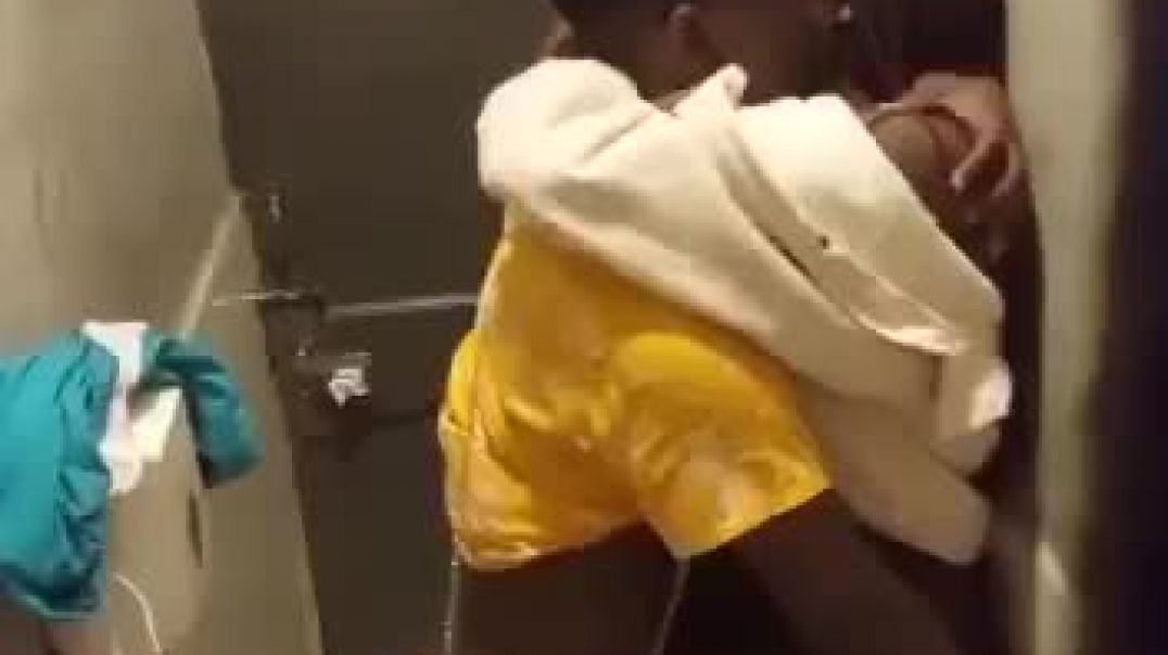 ⁣groove-toilet-sex