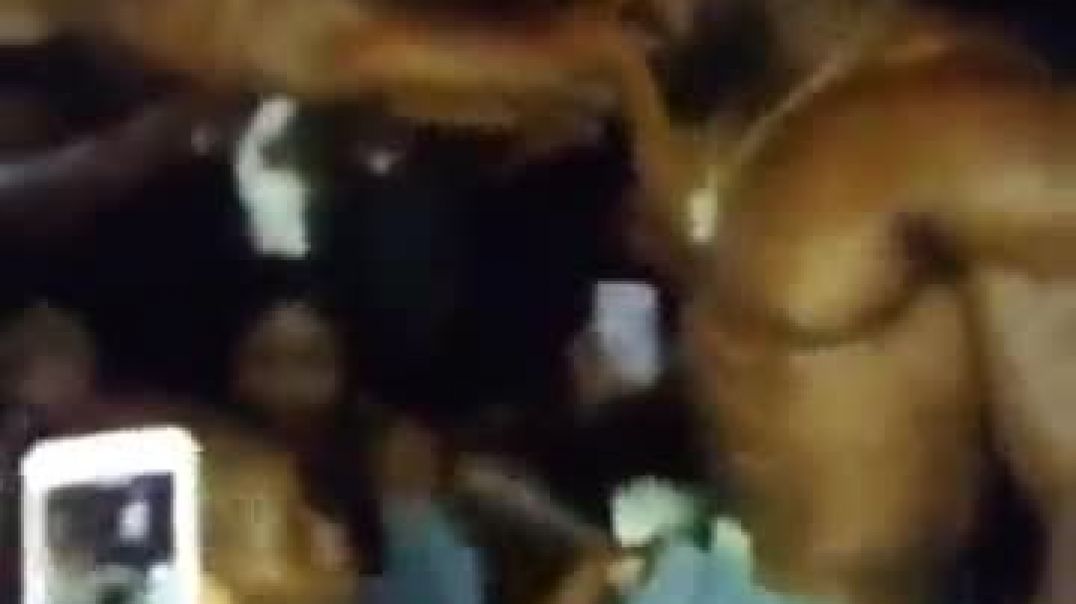 XNXX_he_gets_sucked_in_public_360p