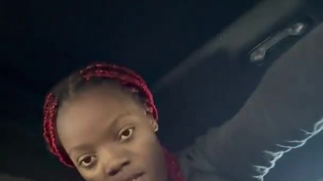 ⁣Woman  ontop in the car