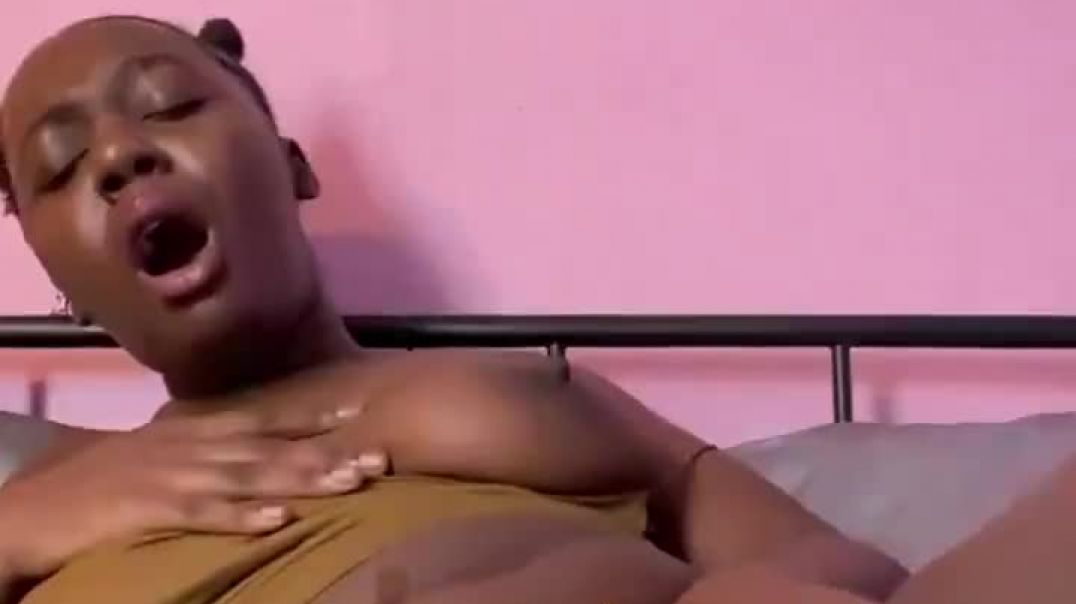 ⁣⁣Friday Nut is here 🤑🤑🤑