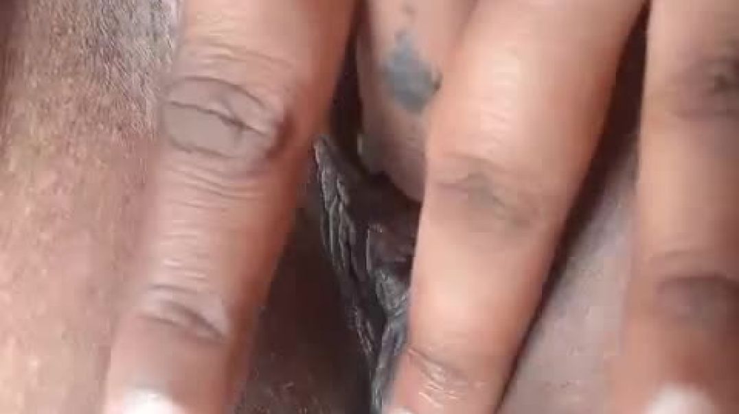 ⁣Fingering my pussy