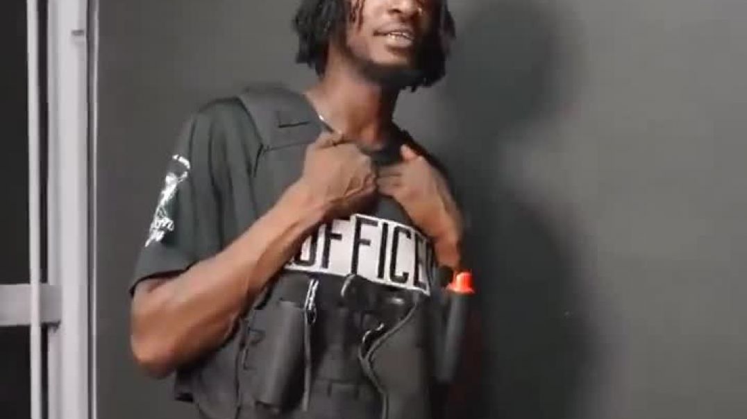 Office caught  prisoner fucking gf during visiting  hours p2