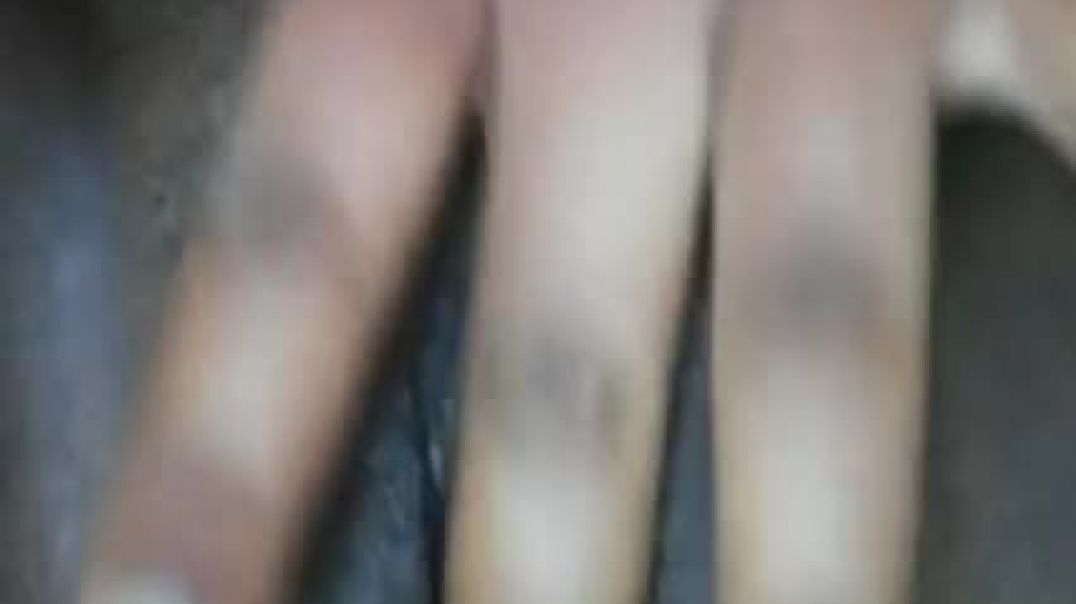 ⁣giving it fingers