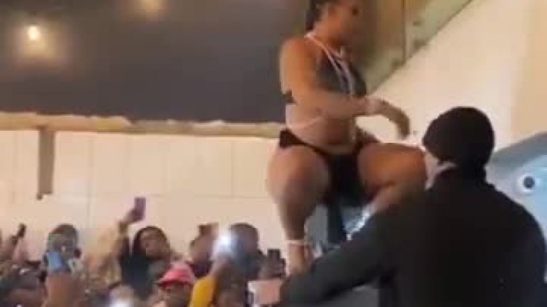 Zodwa-Wabantu Showing-Pussy-Dancing-Fully-Naked-On-Stage
