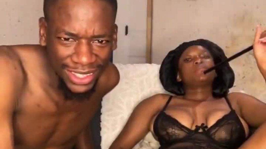 ⁣Hubbly  horny couple