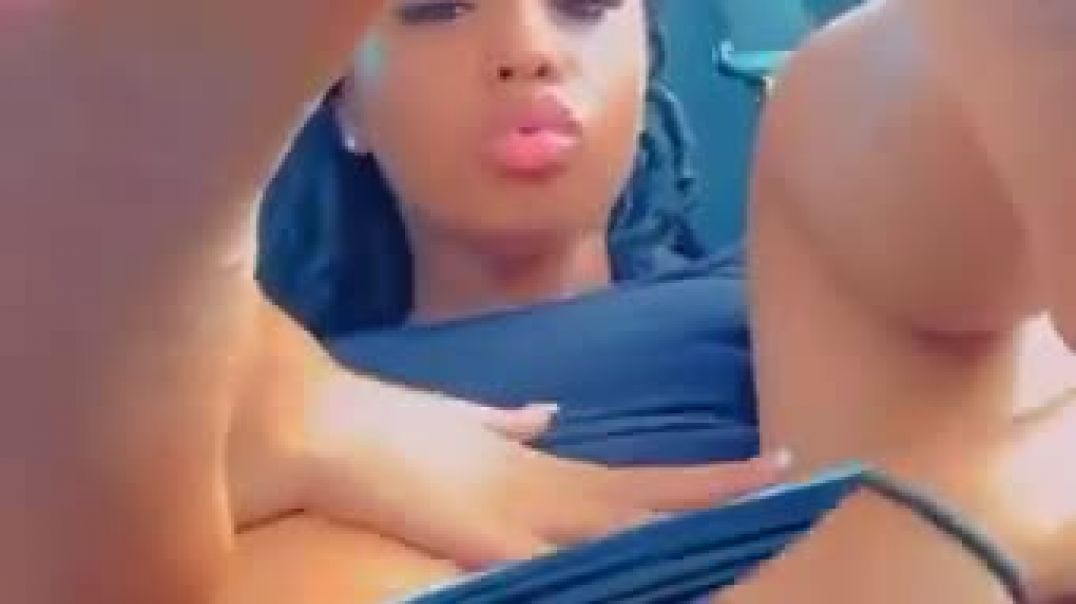 ⁣Horny baby in the car