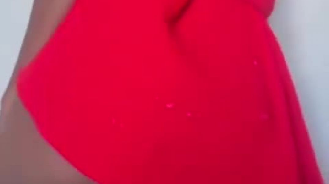 Red mini skirt slenda twerk
