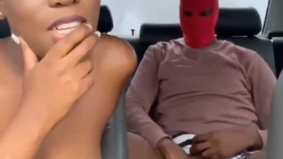 ⁣Naughty  mzansi couple in the car