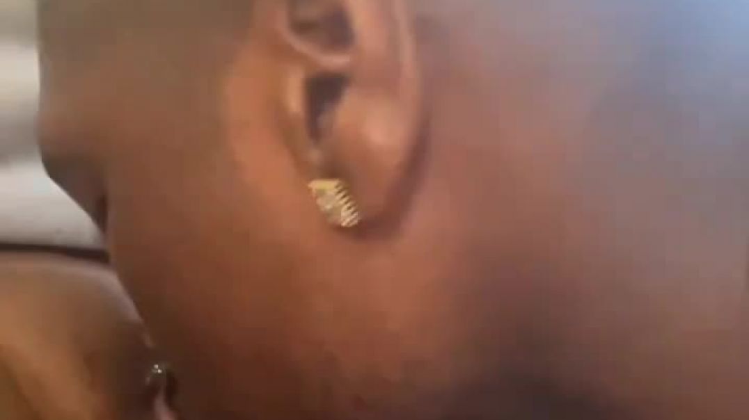 ⁣Sucking wet pussy