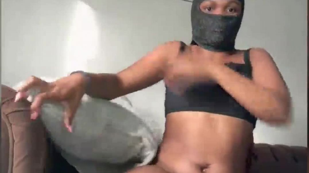 ⁣Big booty open pussy on couch