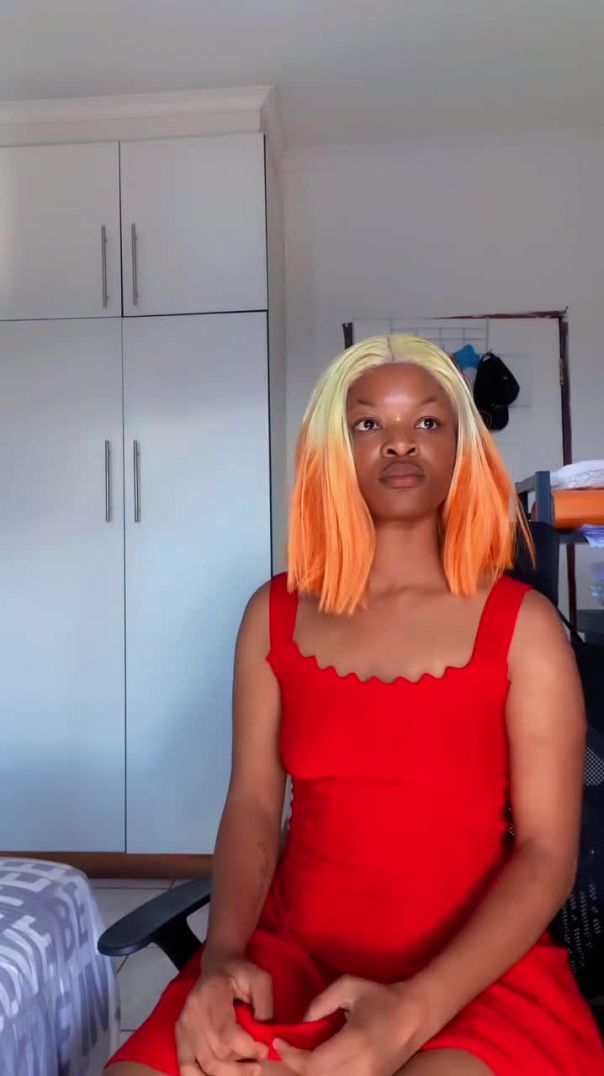 Queen Nadia new once red dress
