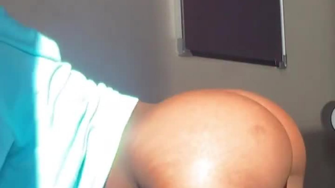 ⁣Teen 🍑 want to show coochie