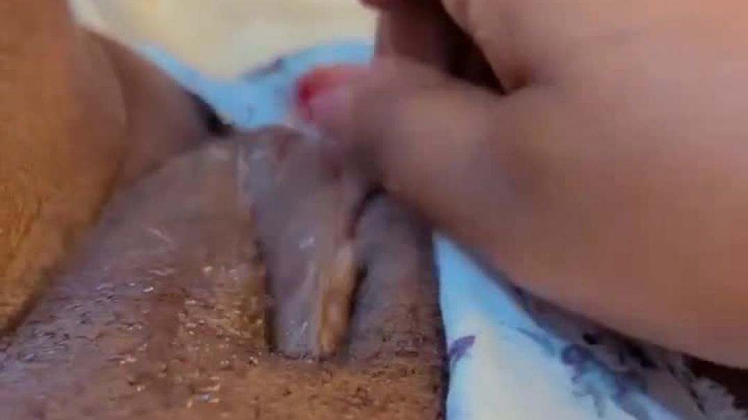 ⁣Squirting-pussy