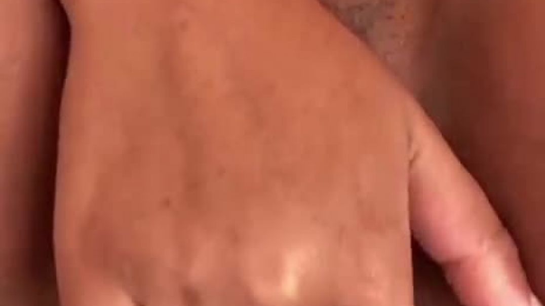 ⁣Pussy squirt